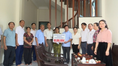 Uỷ ban Mặt trận Tổ quốc huyện Hoài Đức tổ chức trao hỗ trợ kinh phí xây dựng nhà Đại đoàn kết tại xã Đức Thượng