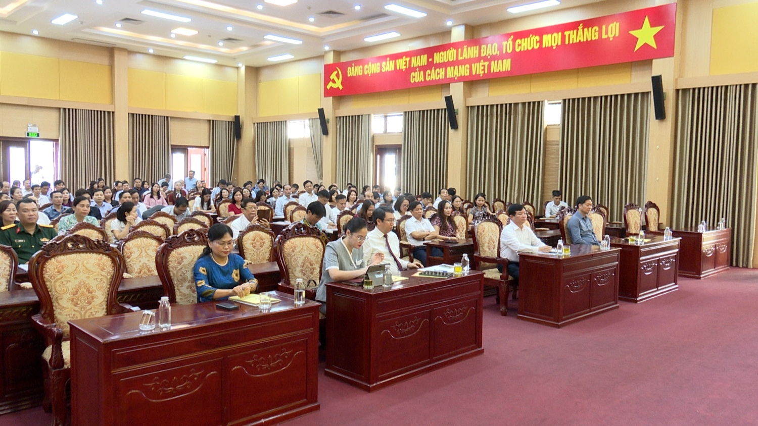 Các đại biểu dự hội nghị