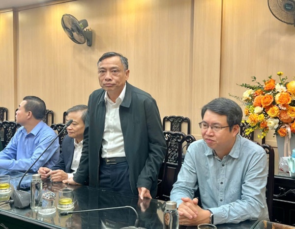 Đồng chí Nguyễn Thế Hạ – Nguyên Ủy viên Ban Thường vụ Huyện ủy, Chủ tịch Ủy ban MTTQ Huyện phát biểu cảm ơn